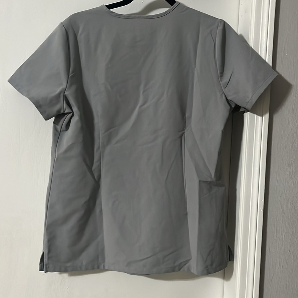 Figs Casma Three-Pocket Scrub Top - Picture 4 of 6